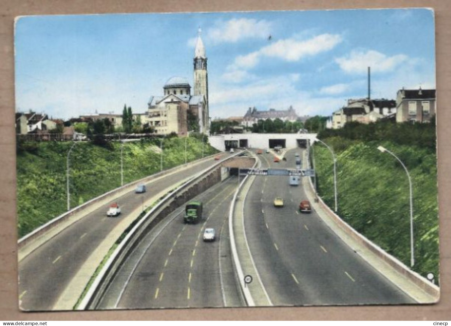 CPSM 94 - GENTILLY - L' Autoroute Du Sud - TB PLAN Vue Maisons Usines Eglise + Automobiles 2 CV Etc...Camion - Gentilly