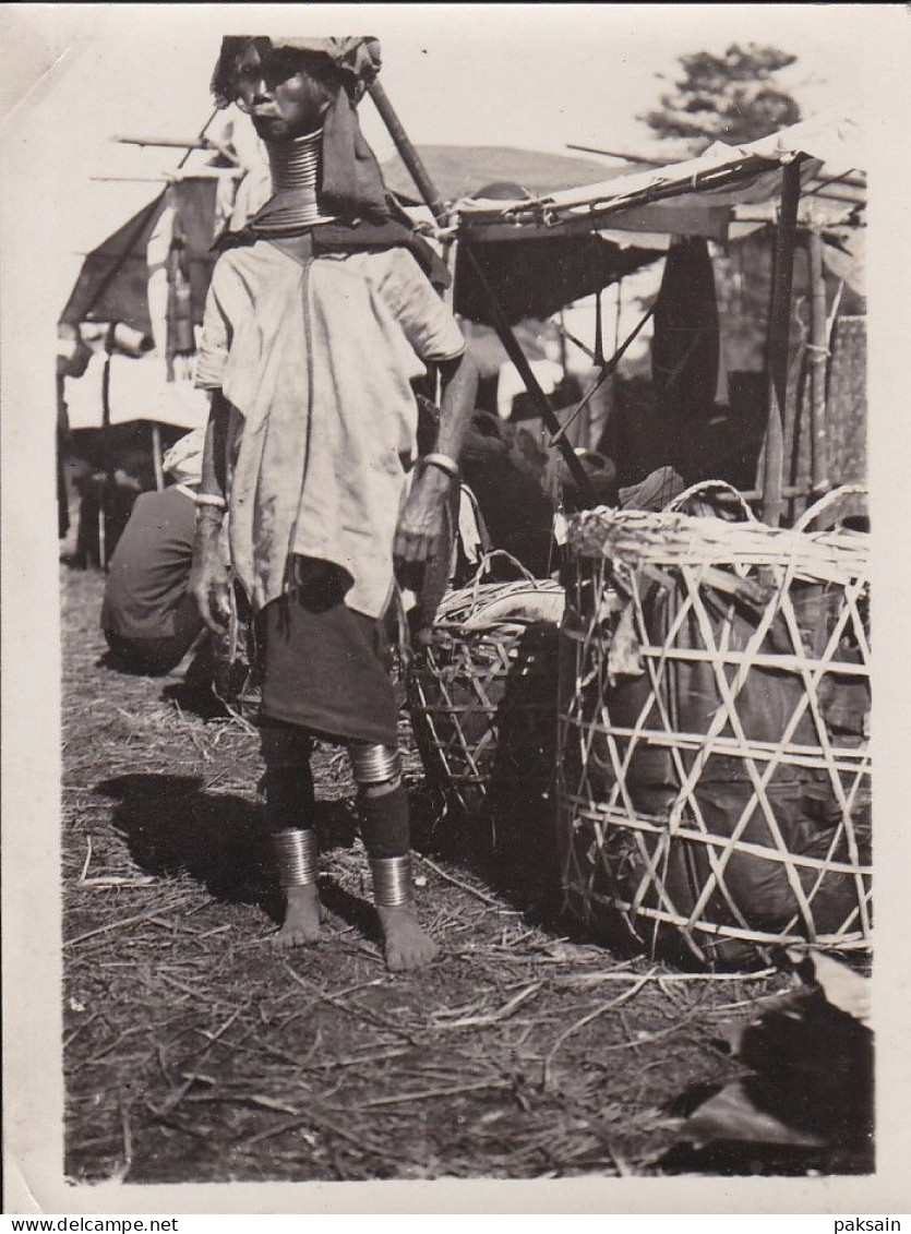 Photo Originale 1930 Birmanie Femme Girafe Au Marché Ethnie Padaung à Long Cou Myanmar Birmanie Burma - Myanmar (Burma)