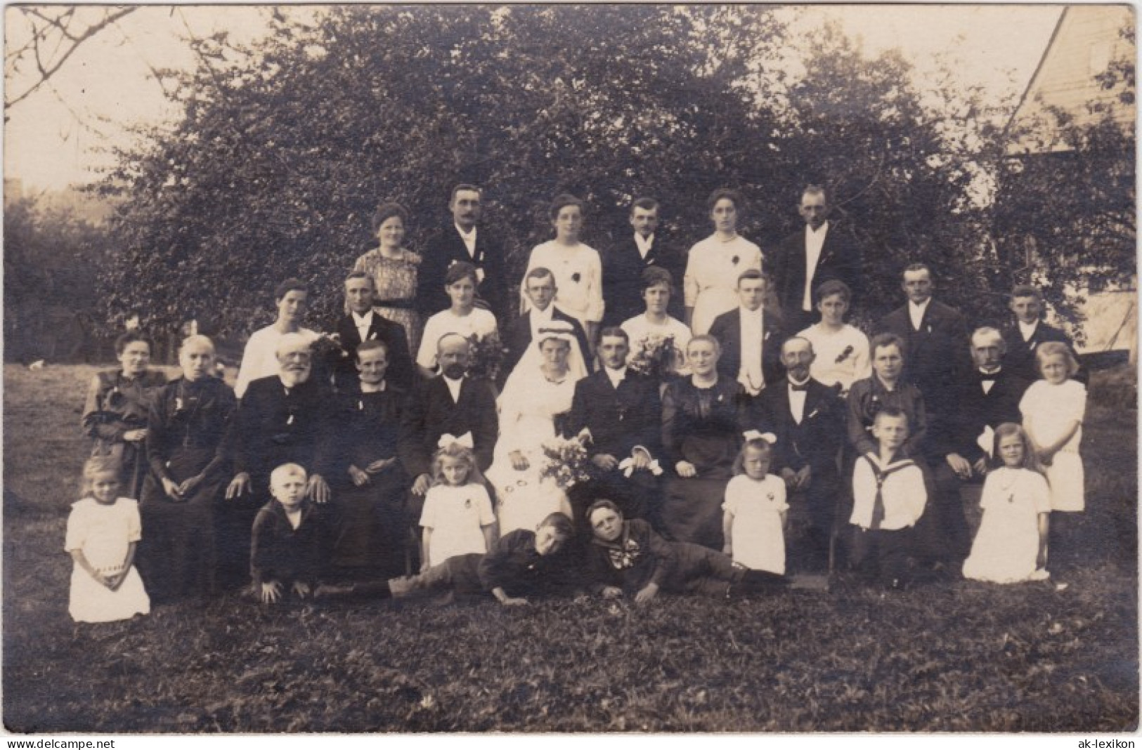 Ansichtskarte  Foto Hochzeitsgesellschaft Privataufnahme 1914 Privatfoto  - Marriages