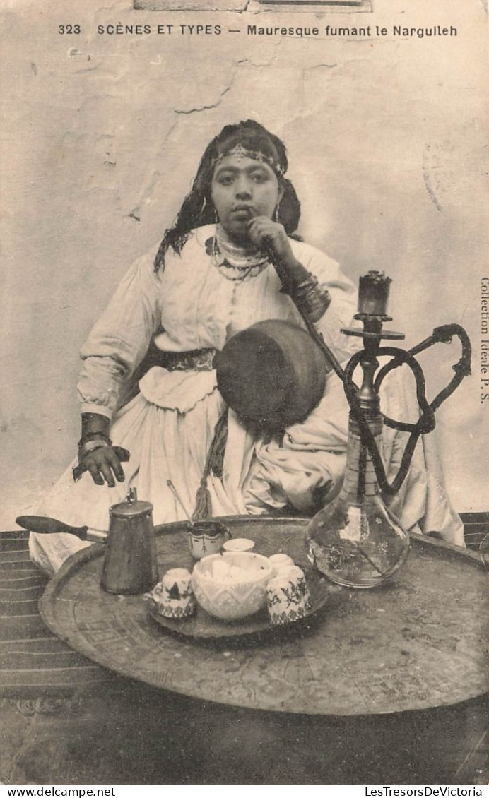 ALGERIE - Scènes Et Types - Mauresque Fumant Le Narguileh - Une Femme En Train De Fumer - Carte Postale Ancienne - Scènes & Types