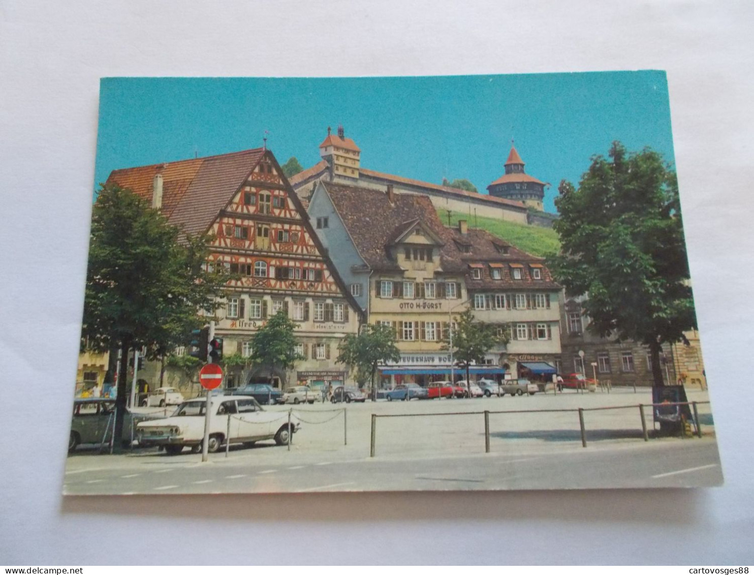 ESSLINGEN AM NECKAR  ( ALLEMAGNE GERMANY )  MARKTPLATZ MIT BURG  VIEILLES AUTOS DS COCCINELLES - Eislingen