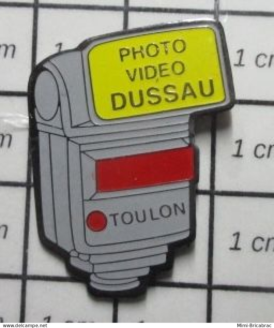 713M Pin's Pins / Beau Et Rare / PHOTOGRAPHIE / FLASH ELECTRONIQUE PHOTO VIDEO DUSSAU DOMI TOULON - Fotografie