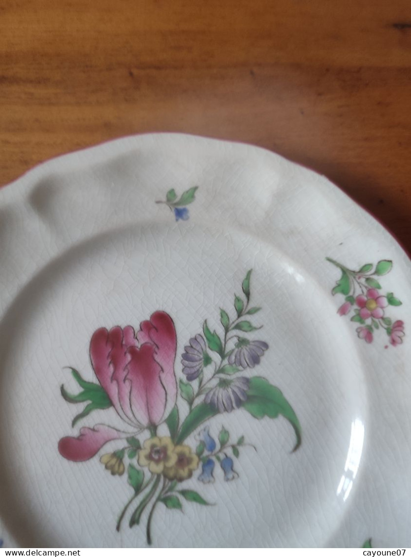 Keller & Guérin trois petites assiettes plates en faïence décor à la Strasbourg vers 1889