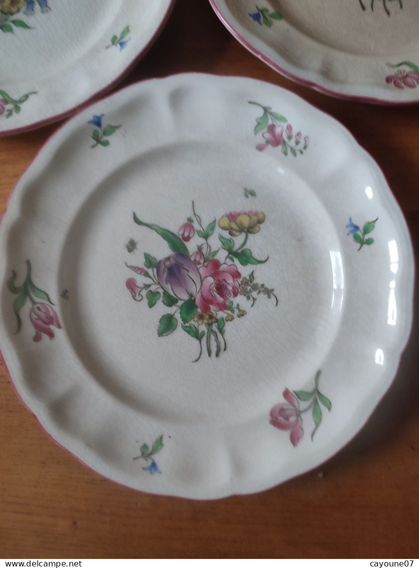 Keller & Guérin trois petites assiettes plates en faïence décor à la Strasbourg vers 1889