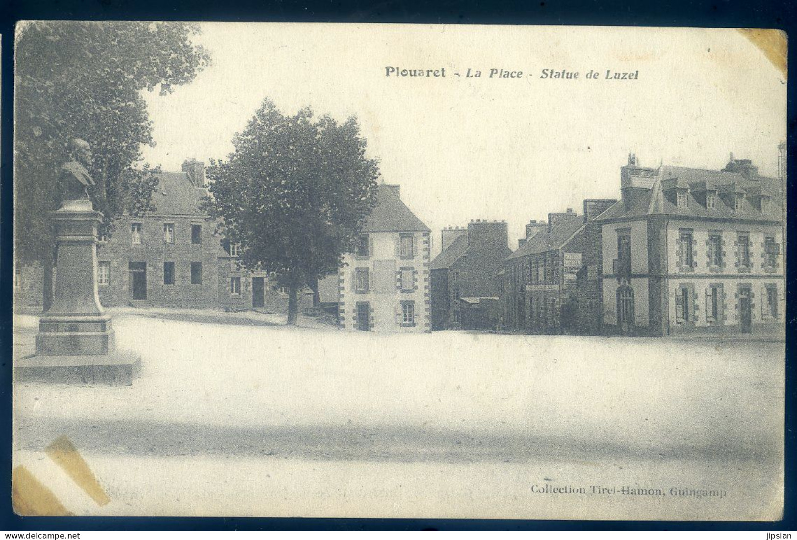 Cpa Du 22 Plouaret -- La Place -- Statue De Luzel     STEP119 - Plouaret