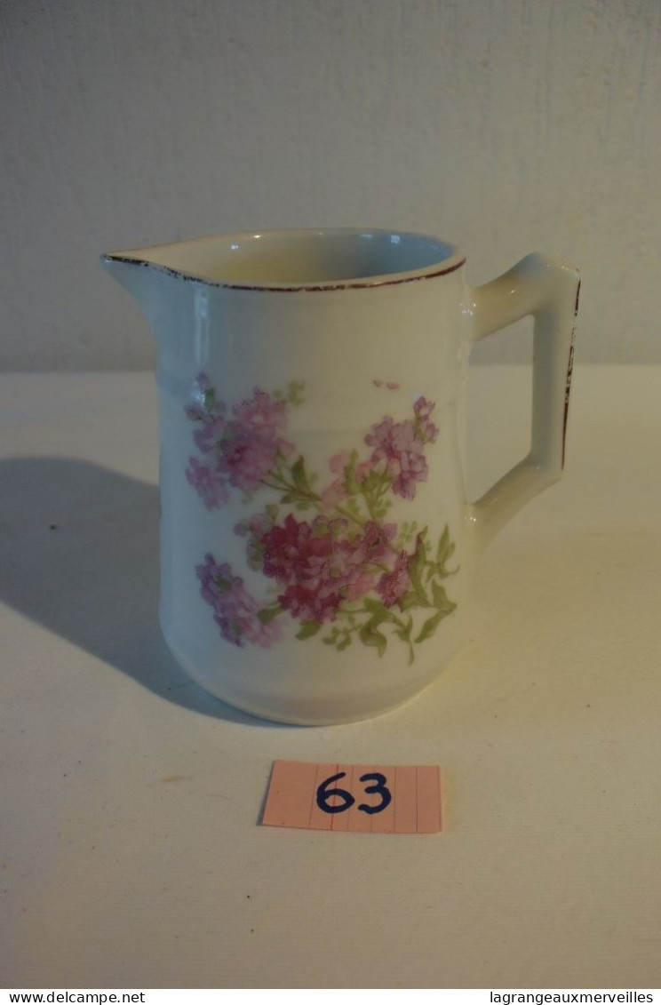 C63 Ancienne Cruche Pot Au Lait Décor De Roses Fleurs - Andere & Zonder Classificatie