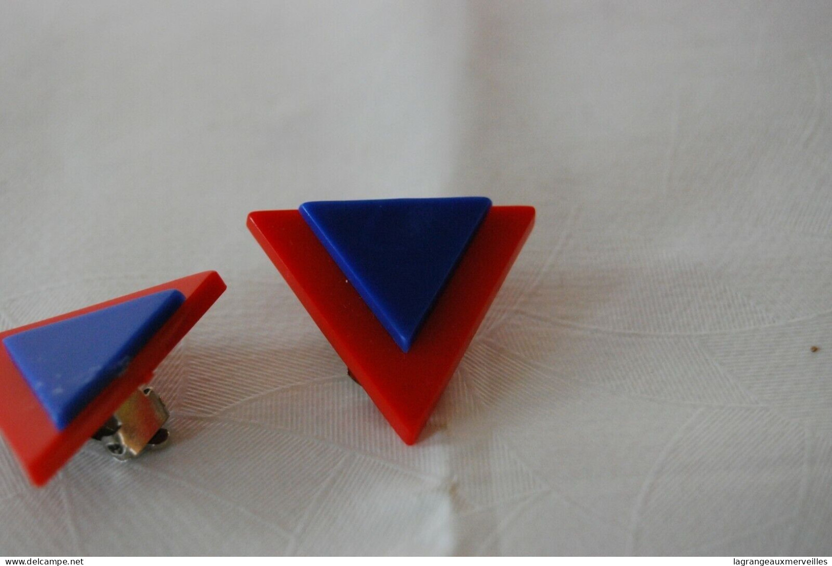 C65 Paire De Boucles D'oreilles - Triangle Bleu Et Rouge - Art Deco - 1970 - Ohrringe