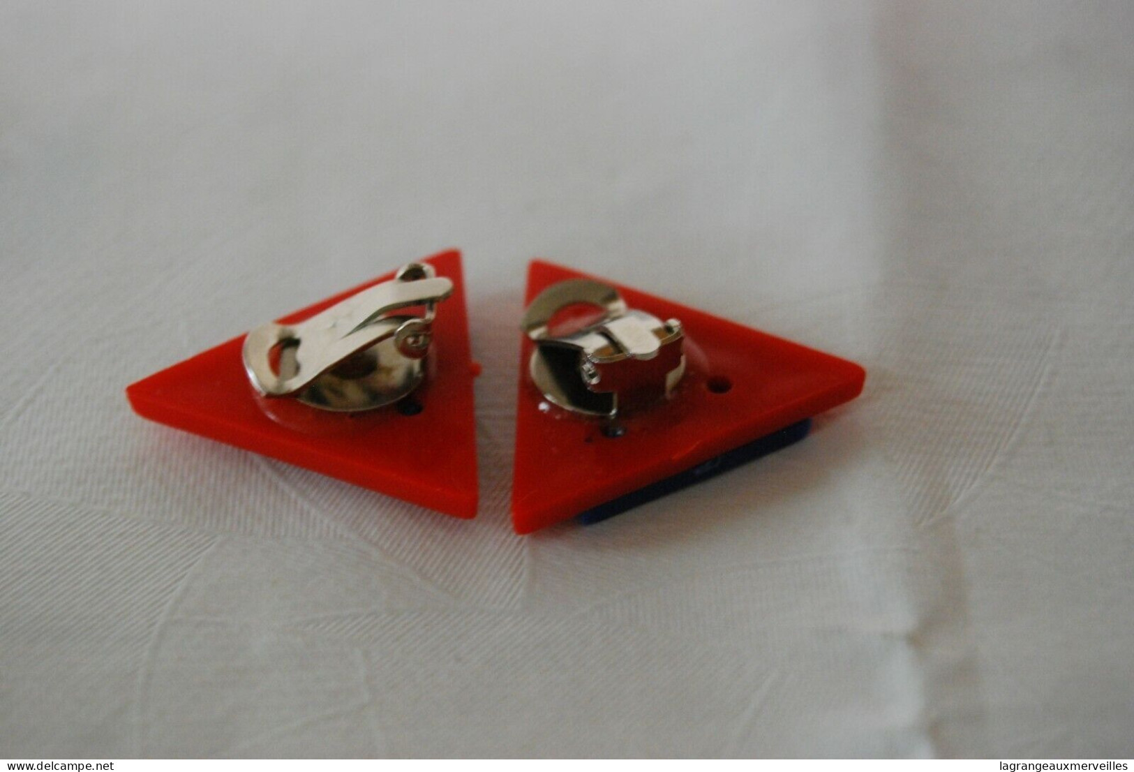 C65 Paire De Boucles D'oreilles - Triangle Bleu Et Rouge - Art Deco - 1970 - Earrings