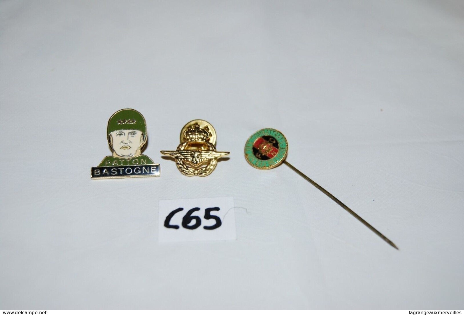 C65 5 Anciennes Décorations - Broches Militaire - Combattants Bastogne - Andere & Zonder Classificatie