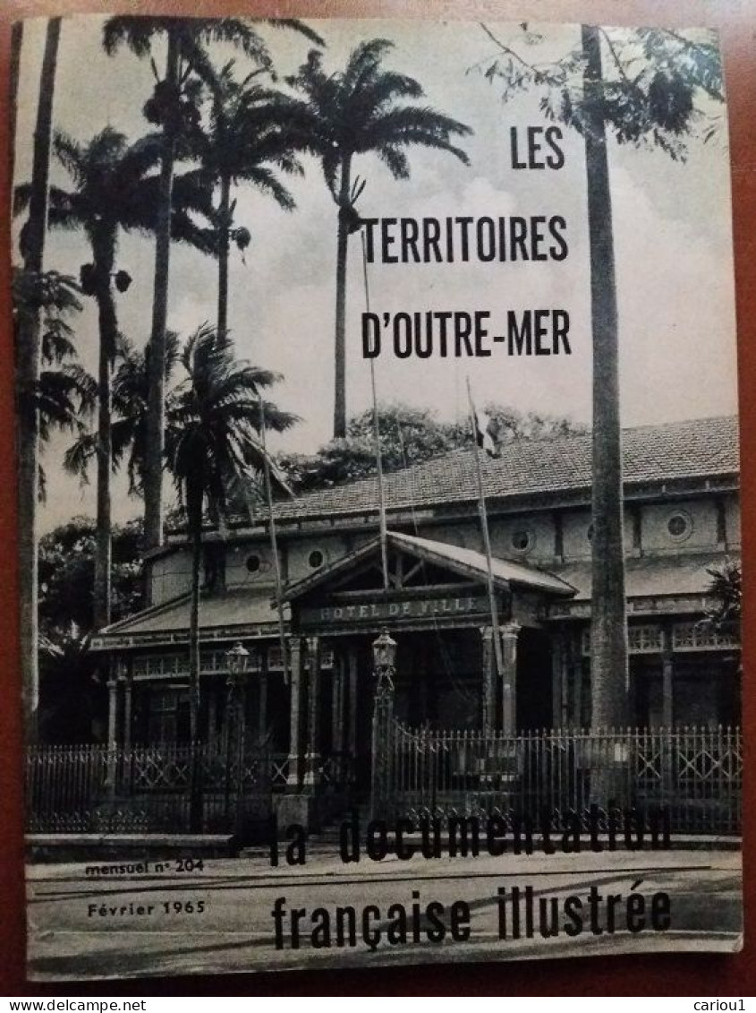 C1 Documentation Francaise Illustree LES TERRITOIRES D OUTRE MER 1965 Port Inclus France - Outre-Mer