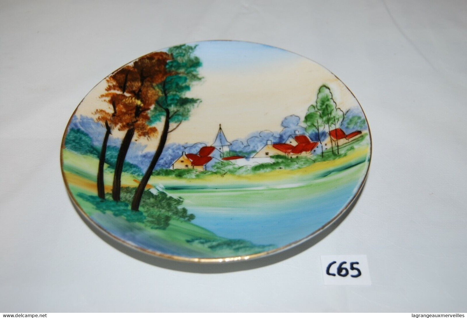 C65 Assiette à Suspendre - Vue Sur Le Village - Art Nouveau / Art Déco