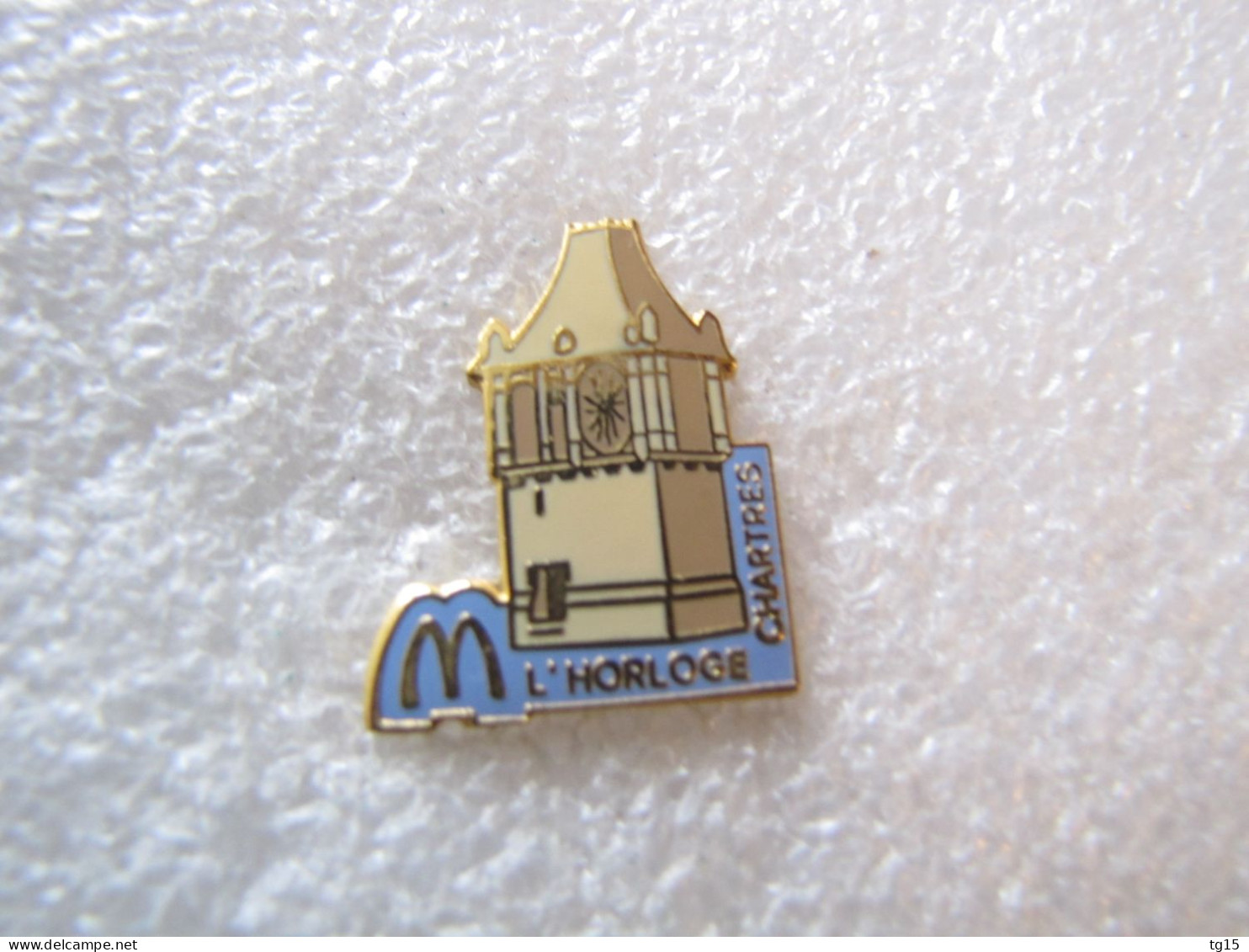 PIN'S      McDonald's   CHARTRES   L'HORLOGE  Email Grand Feu - McDonald's