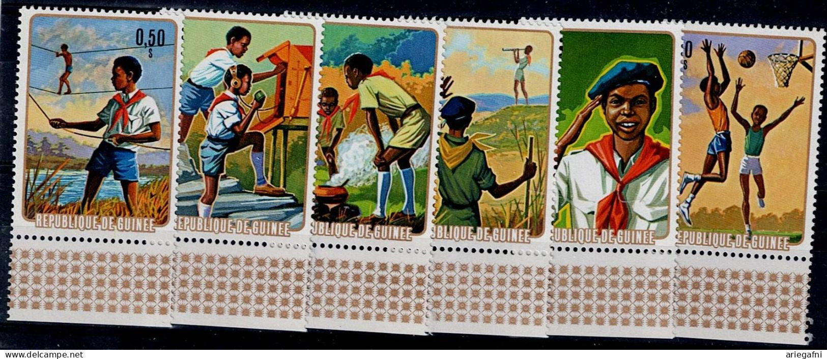 GUINEA  1974 SCOUTING MI No 706-11 MNH VF!! - Unused Stamps