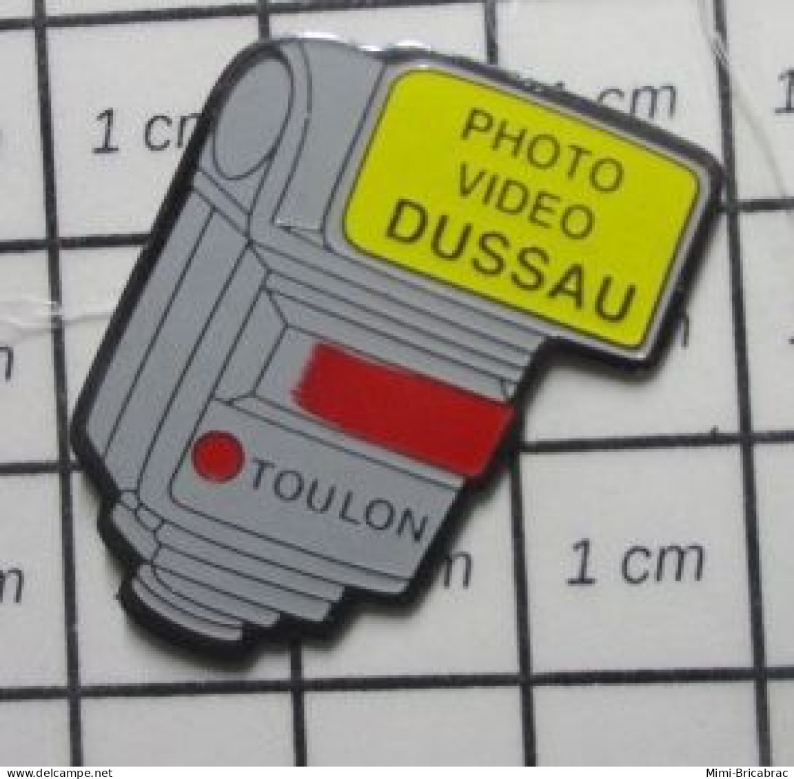 713H Pin's Pins / Beau Et Rare / PHOTOGRAPHIE / FLASH ELECTRONIQUE PHOTO VIDEO DUSSAU D'EAU TOULON - Photography