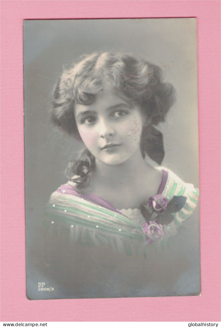 XB1195 JEUNE FILLE, ENFANT, GIRL FAMOUS MODEL KATHERINE ASHTON PORTRAIT RPPC - Ritratti