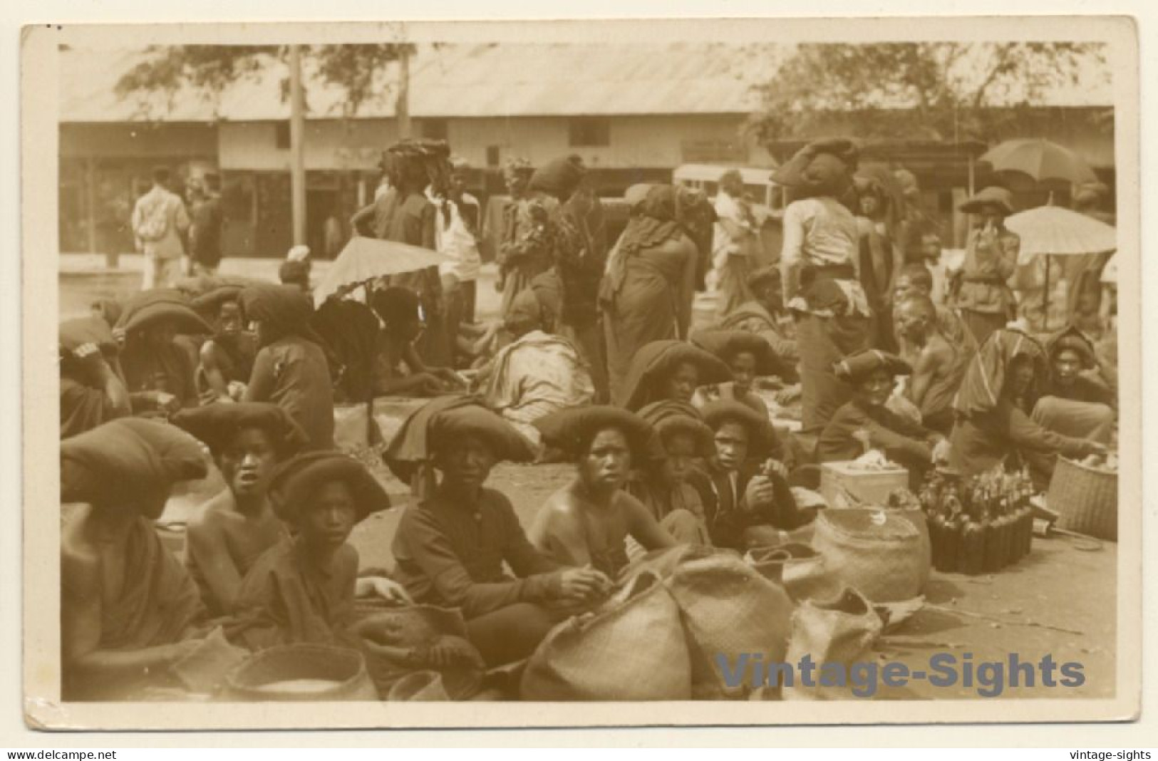 Sumatra / Indonesia: Indigenous Batak Women On Market / Ethnic(Vintage RPPC 1920s) - Asien