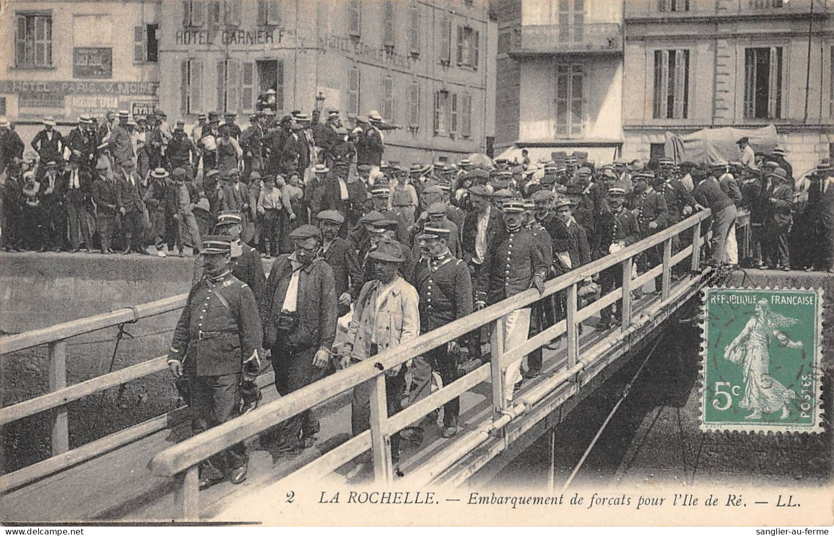 CPA 17 LA ROCHELLE / EMBARQUEMENT DES FORCATS POUR L'ILE DE RE - La Rochelle