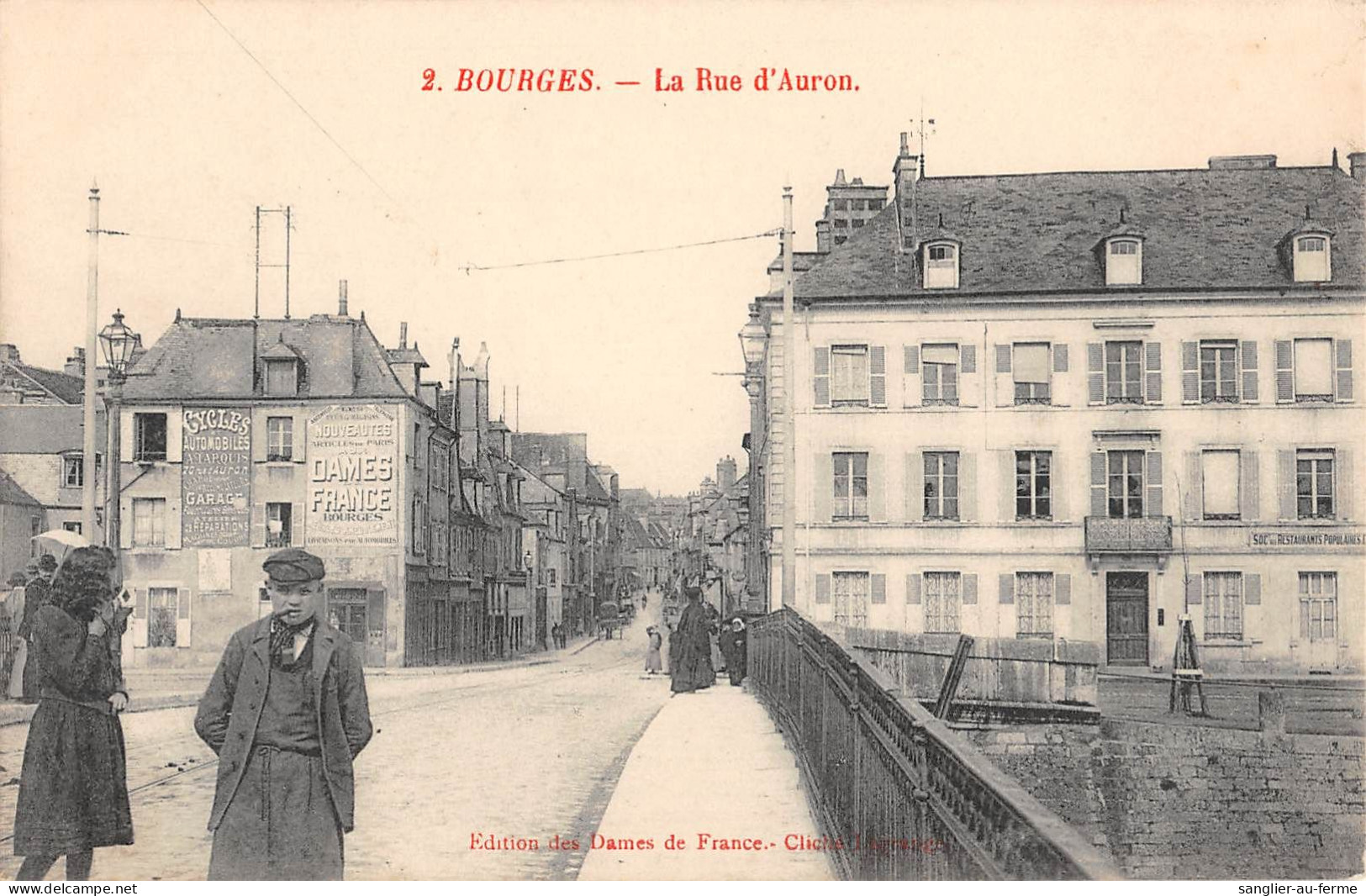 CPA 18 BOURGES / LA RUE D'AURON - Bourges