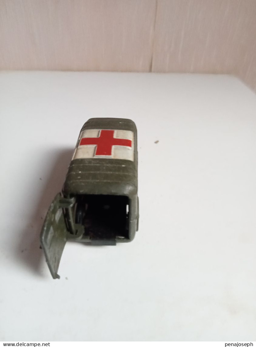 Ambulance Dinky Toys - Jouets Anciens