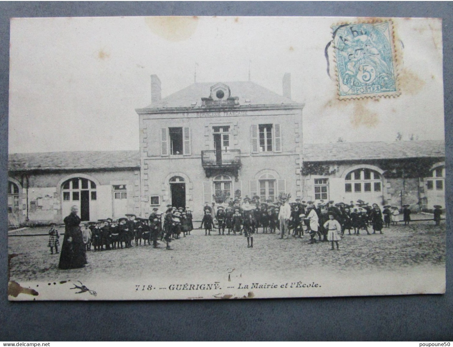 CPA 58 Nièvre GUERIGNY La Mairie Et L'école  - Institutrice Instituteur Et Les Enfants  écrite Vers 1910 - Guerigny