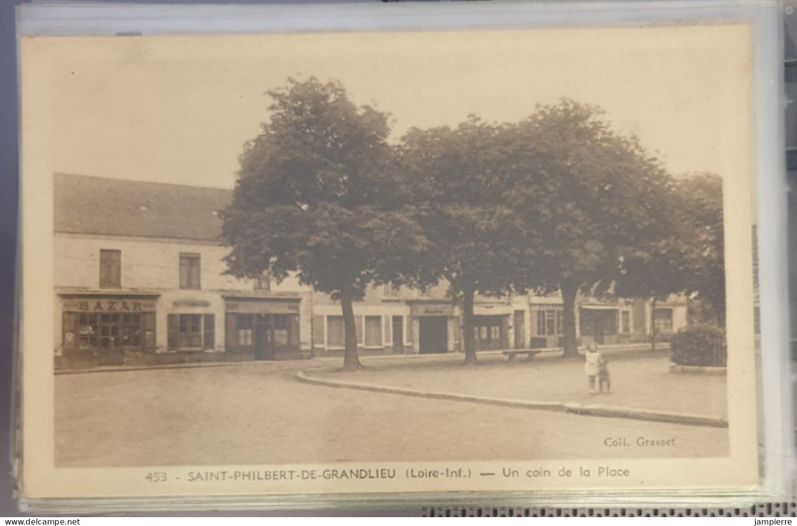 453 - Saint-Philbert-de-Grand-Lieu (Loire-Inf.) - Un Coin De La Place - Saint-Philbert-de-Grand-Lieu