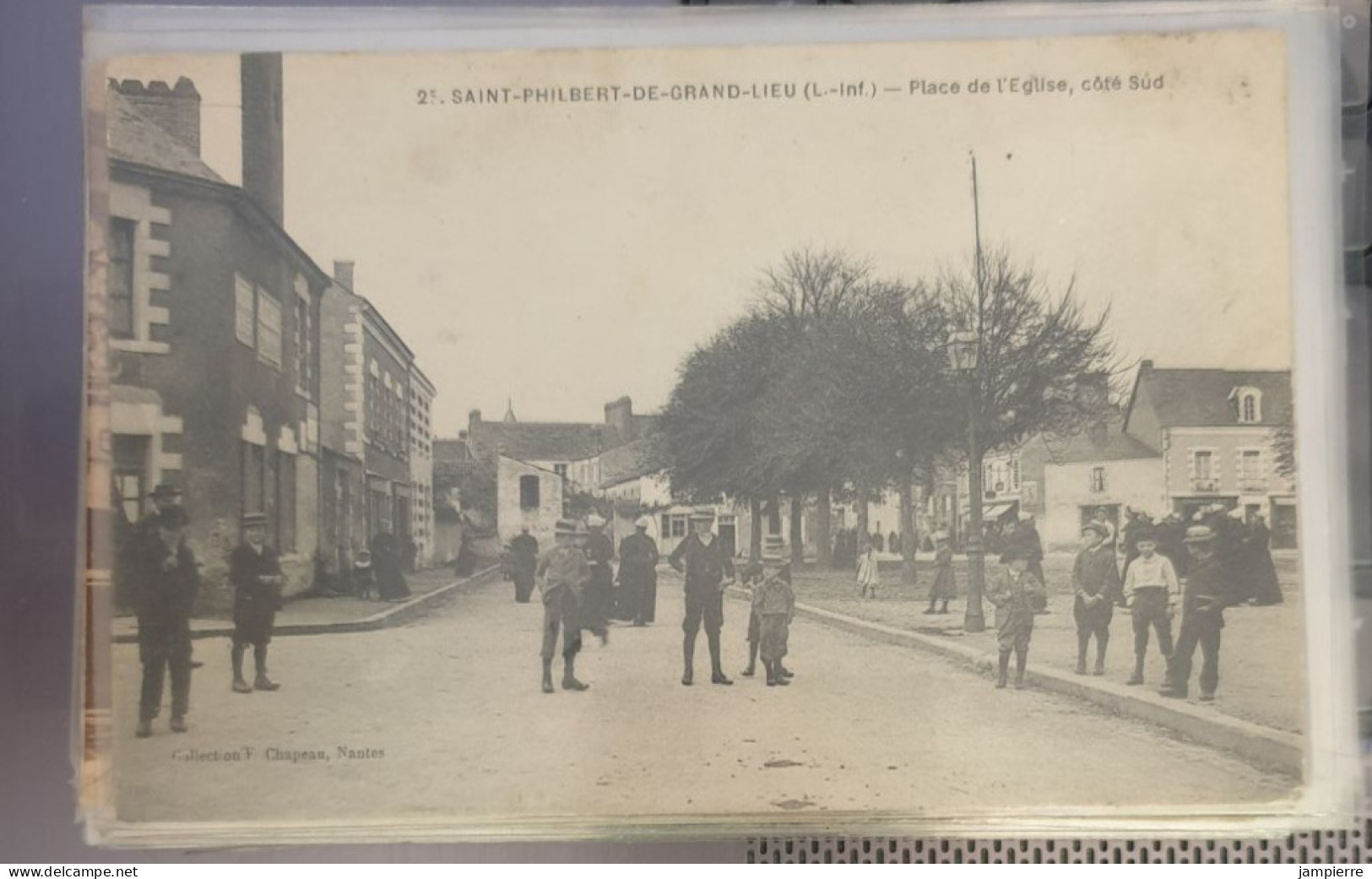 25 - Saint-Philbert-de-Grand-Lieu (L.-Inf.) - Place De L'église, Côté Sud - Saint-Philbert-de-Grand-Lieu