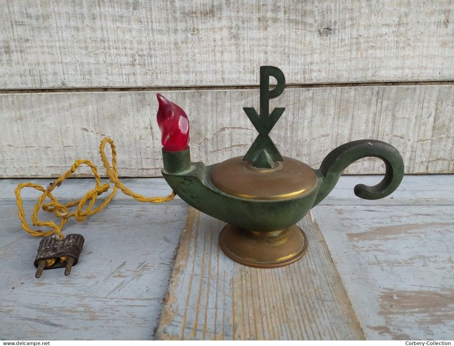 Ancienne Lampe Religieuse Veilleuse De Sanctuaire Patine Bronze Antique - Religious Art