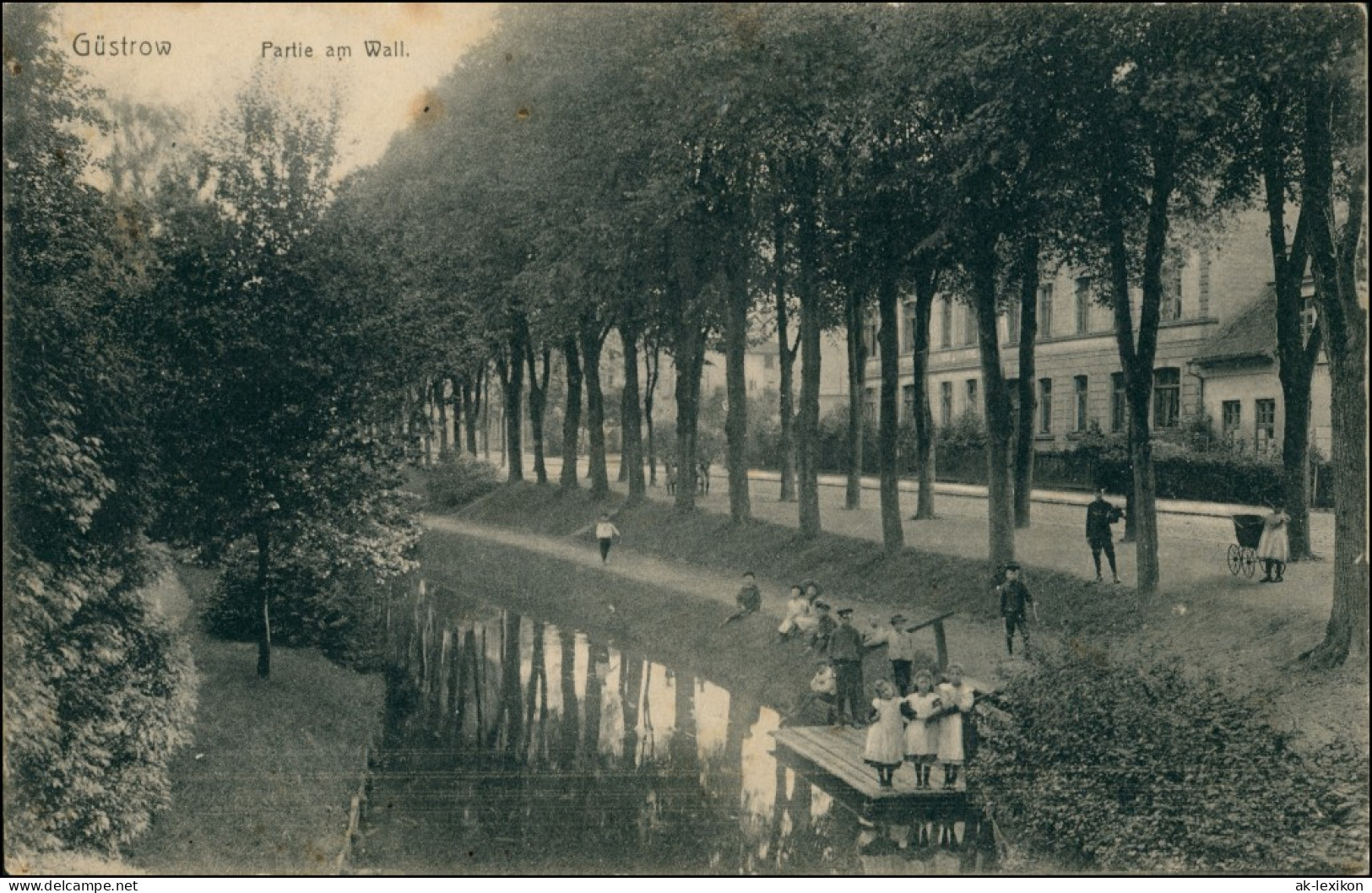 Ansichtskarte Güstrow Kinder, Straße - Wall 1917  - Guestrow