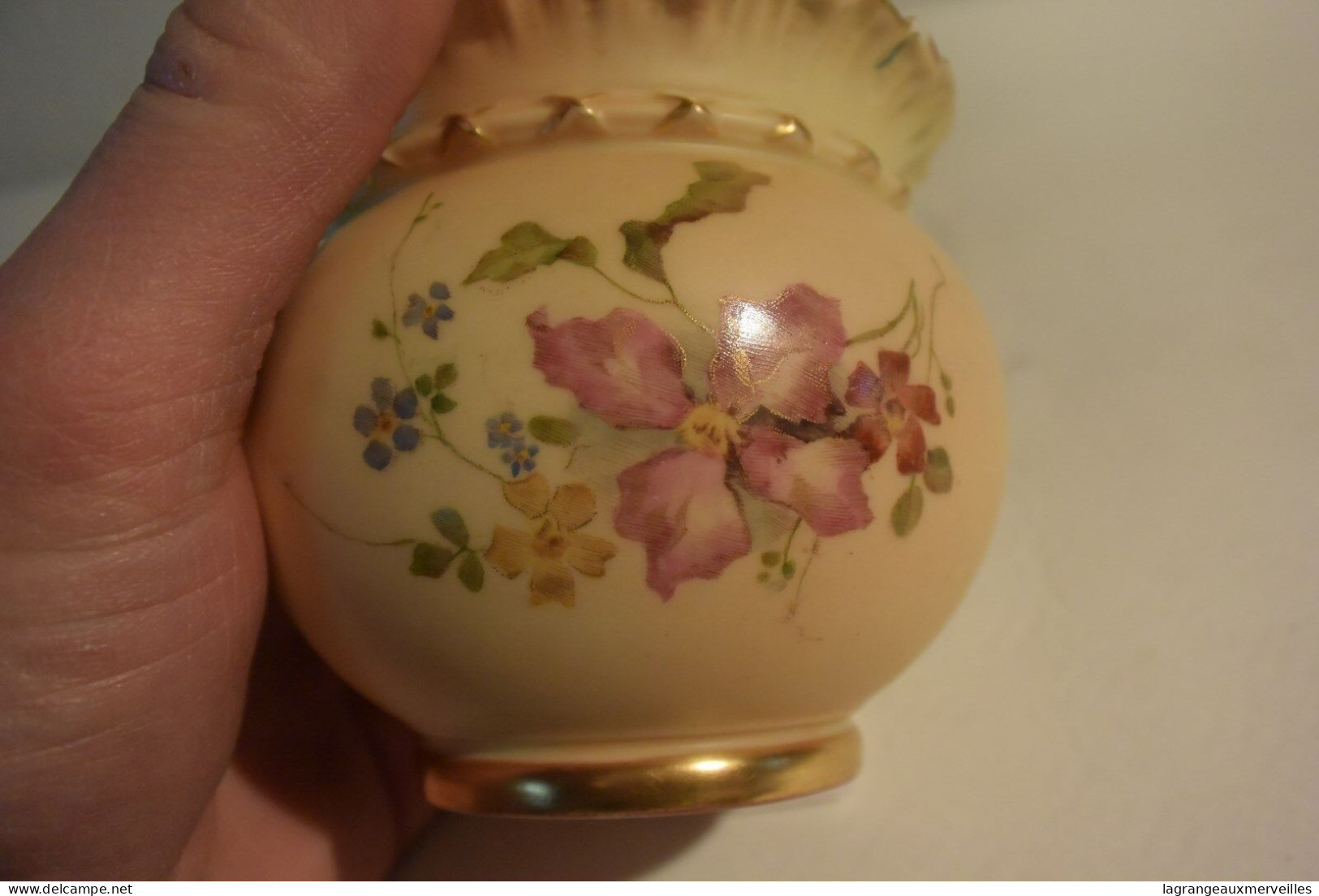 C66 Vase Soliflore - England - Peint à La Main - Royam Worcester - Cachet - Vazen