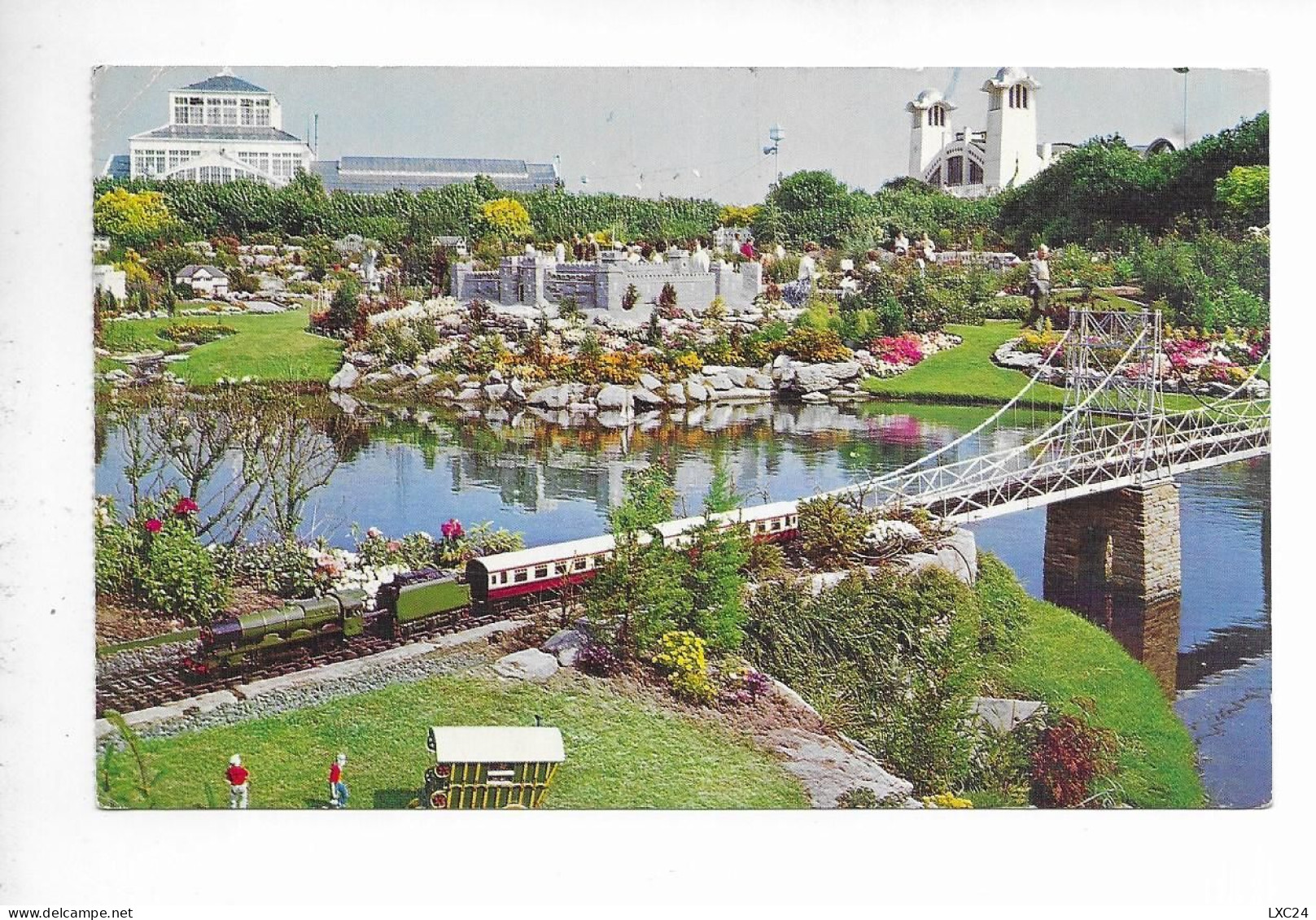 THE LAKE AND CASTLE. THE MODEL VILLAGE. GREAT YARMOUTH. - Great Yarmouth