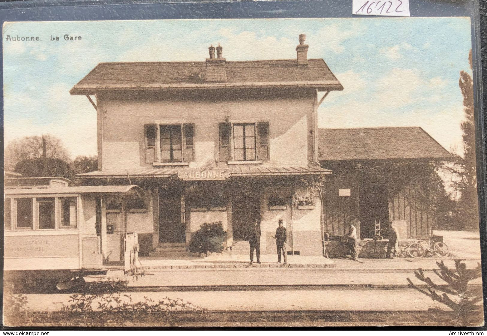 Aubonne - La Gare Avec Chefs, Employés Et L'avant Du Train Allaman-Aubonne-Gimel (16'122) - Aubonne