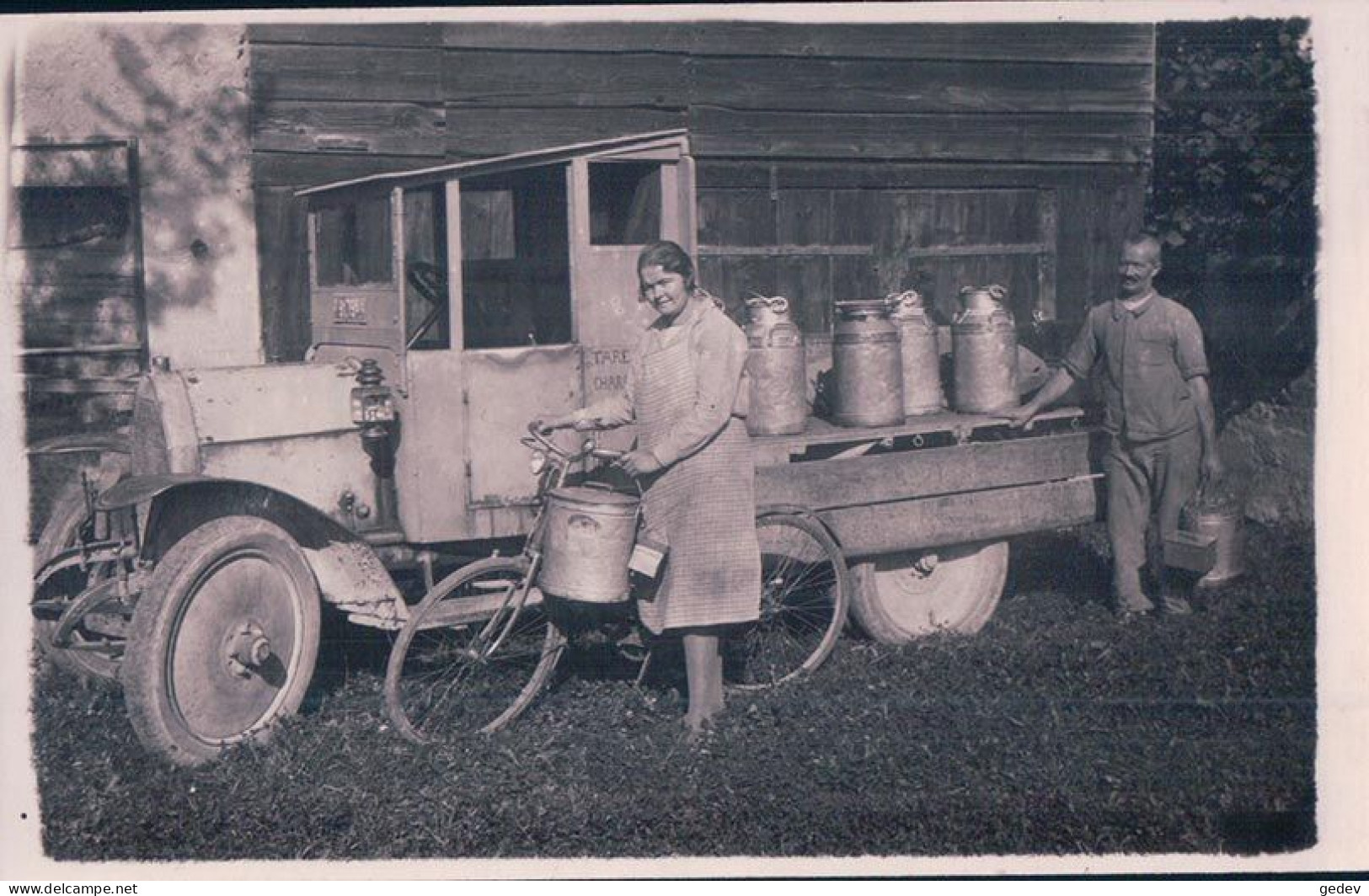 Camion Du Laitier Pour Le Transport Du Lait Et La Laitière à Vélo (1920) - Trucks, Vans &  Lorries
