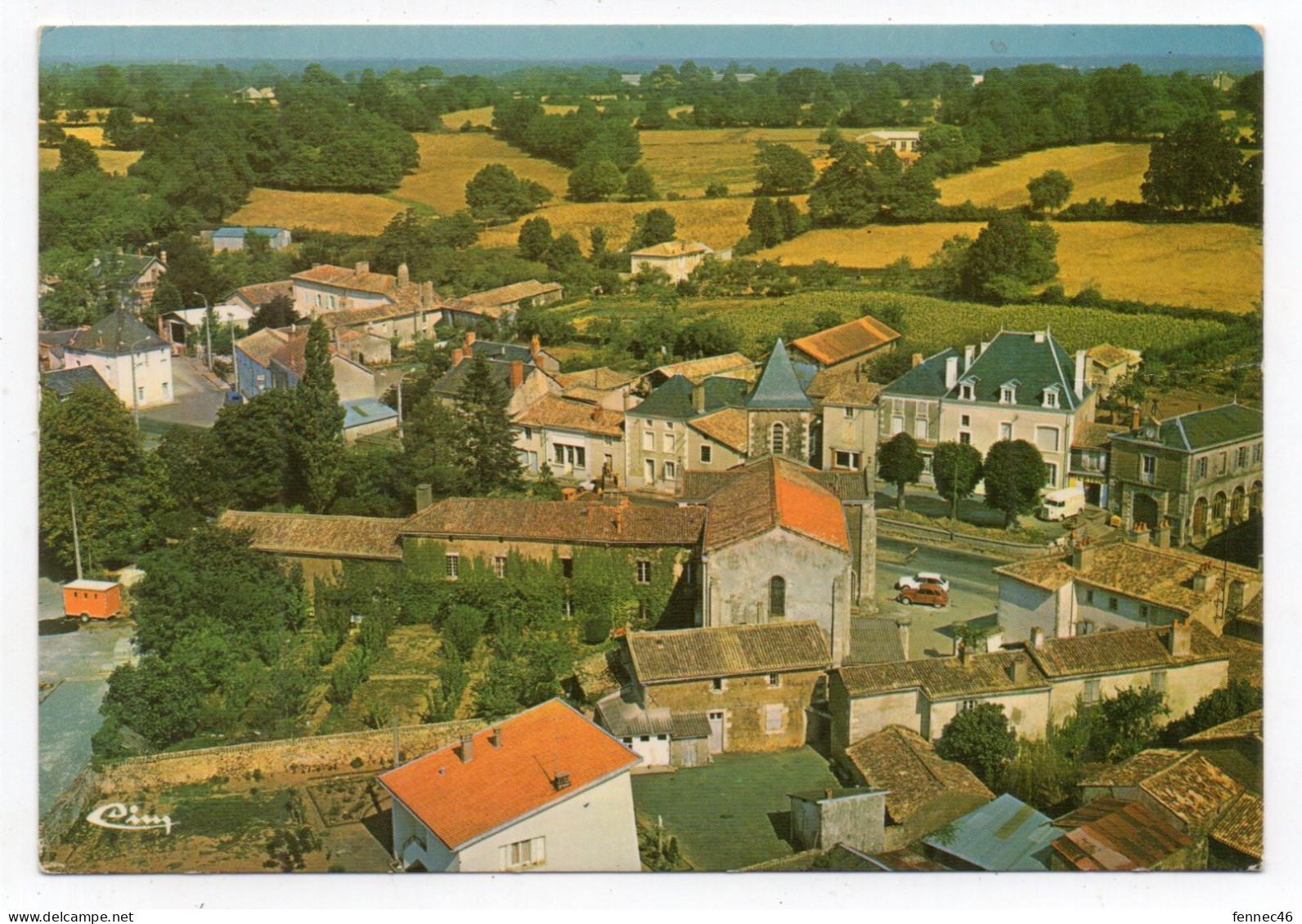 79 - MAZIÈRES En GATINE - Vue Aérienne. Le Centre Du Bourg - 1979 (H194) - Mazieres En Gatine