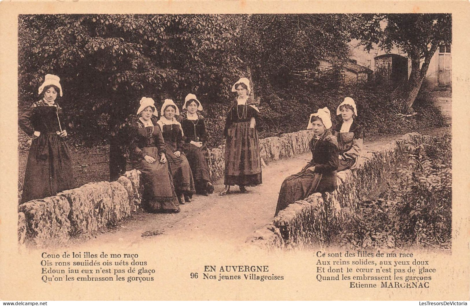 FRANCE - En Auvergne - Nos Jeunes Villageoises - Sept Femme Villageoises - Carte Postale Ancienne - Auvergne