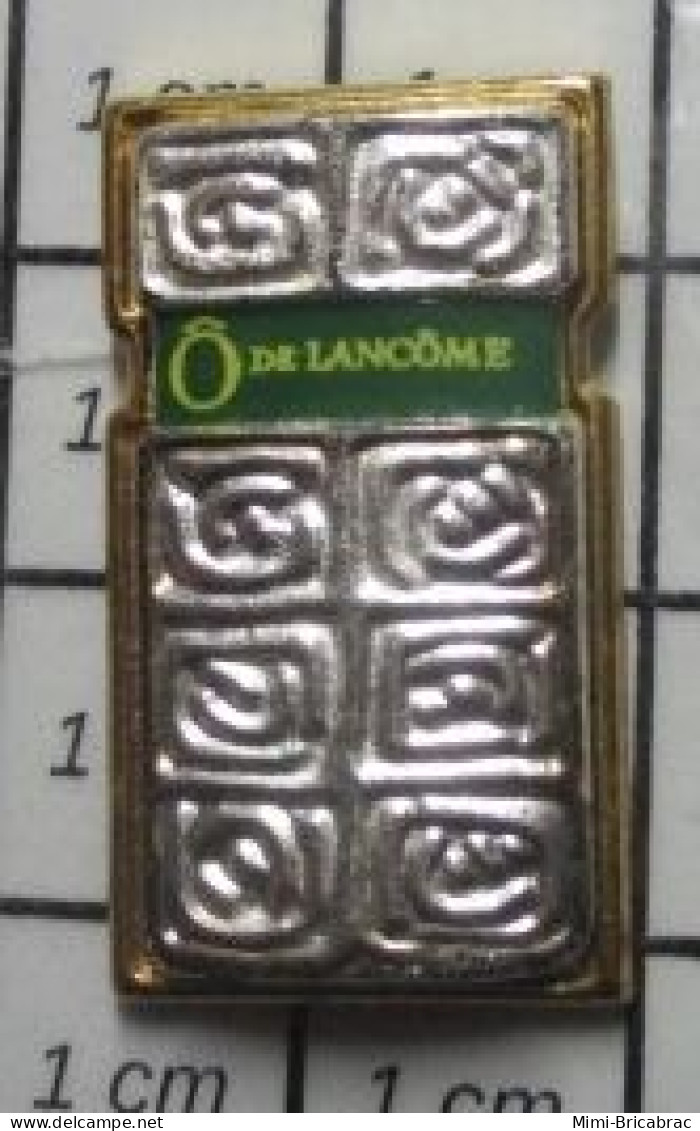 713i  Pin's Pins / Beau Et Rare / PARFUMS / FLACON DE PARFUM Ô DE LANCÔME - Parfum