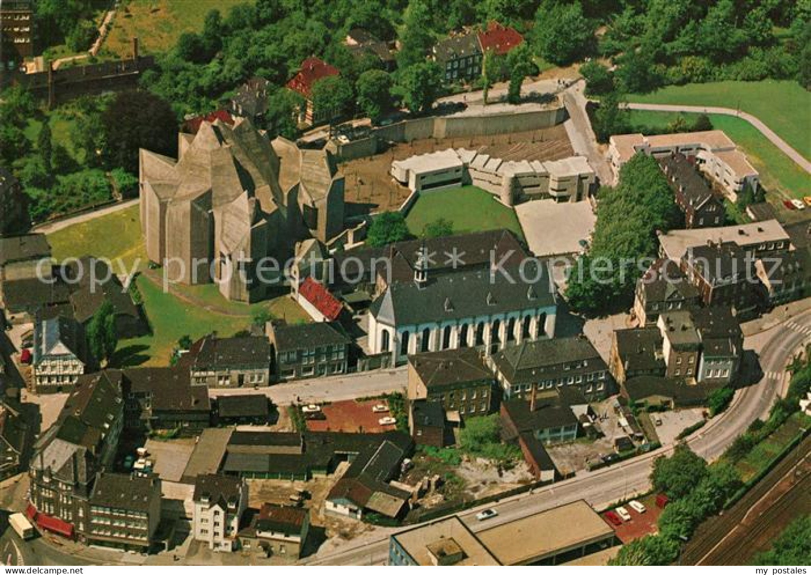 73017930 Neviges Velbert Neue Wallfahrtskirche Mit Pilgerzentrum Fliegeraufnahme - Velbert