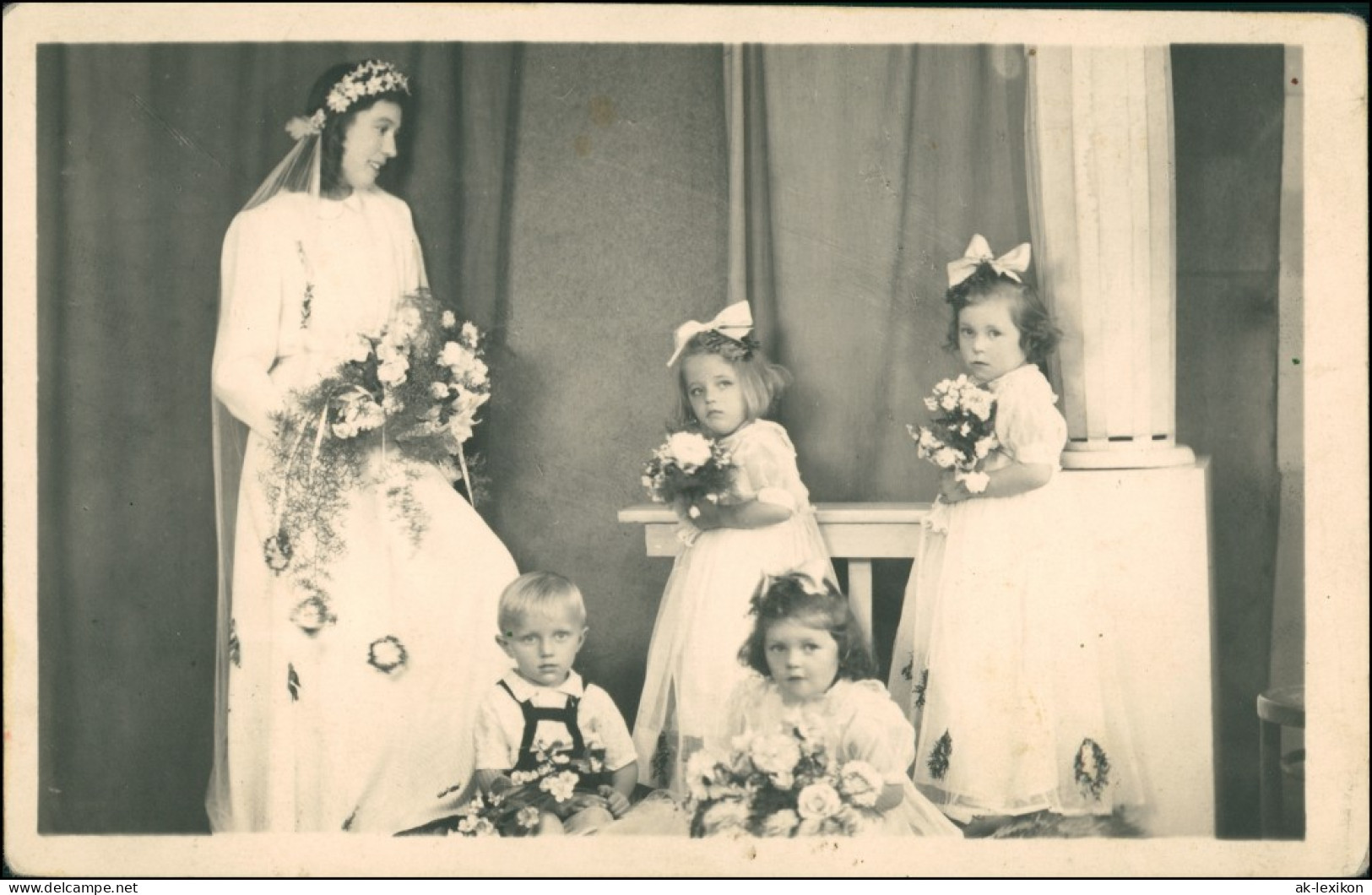 Foto  Hochzeit - Gruppenfotos Braut Und Blumenkinder 1930 Privatfoto - Huwelijken