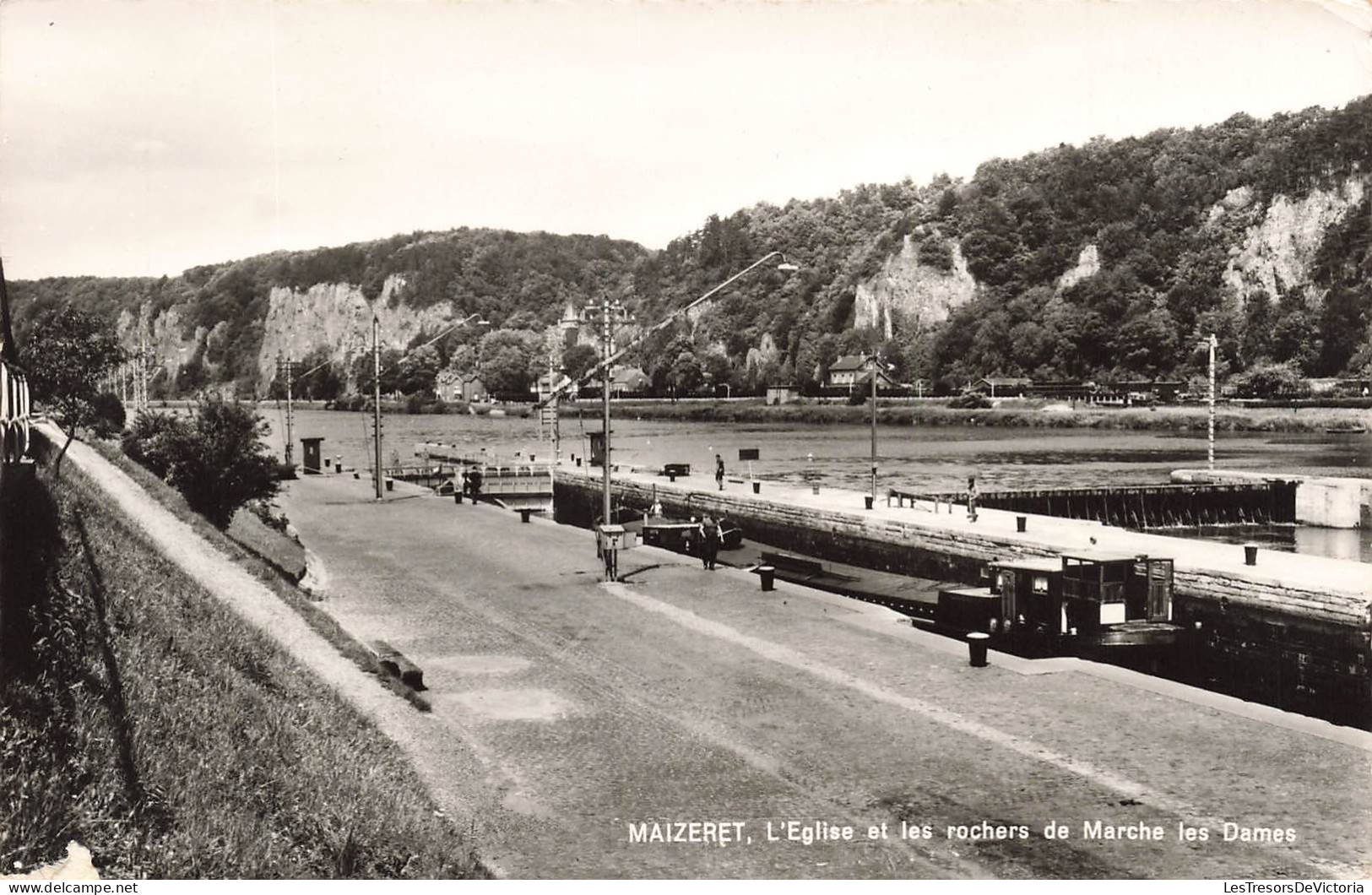 BELGIQUE - Maizeret - L'église Et Les Rochers De Marche Les Dames - Carte Postale - Andenne