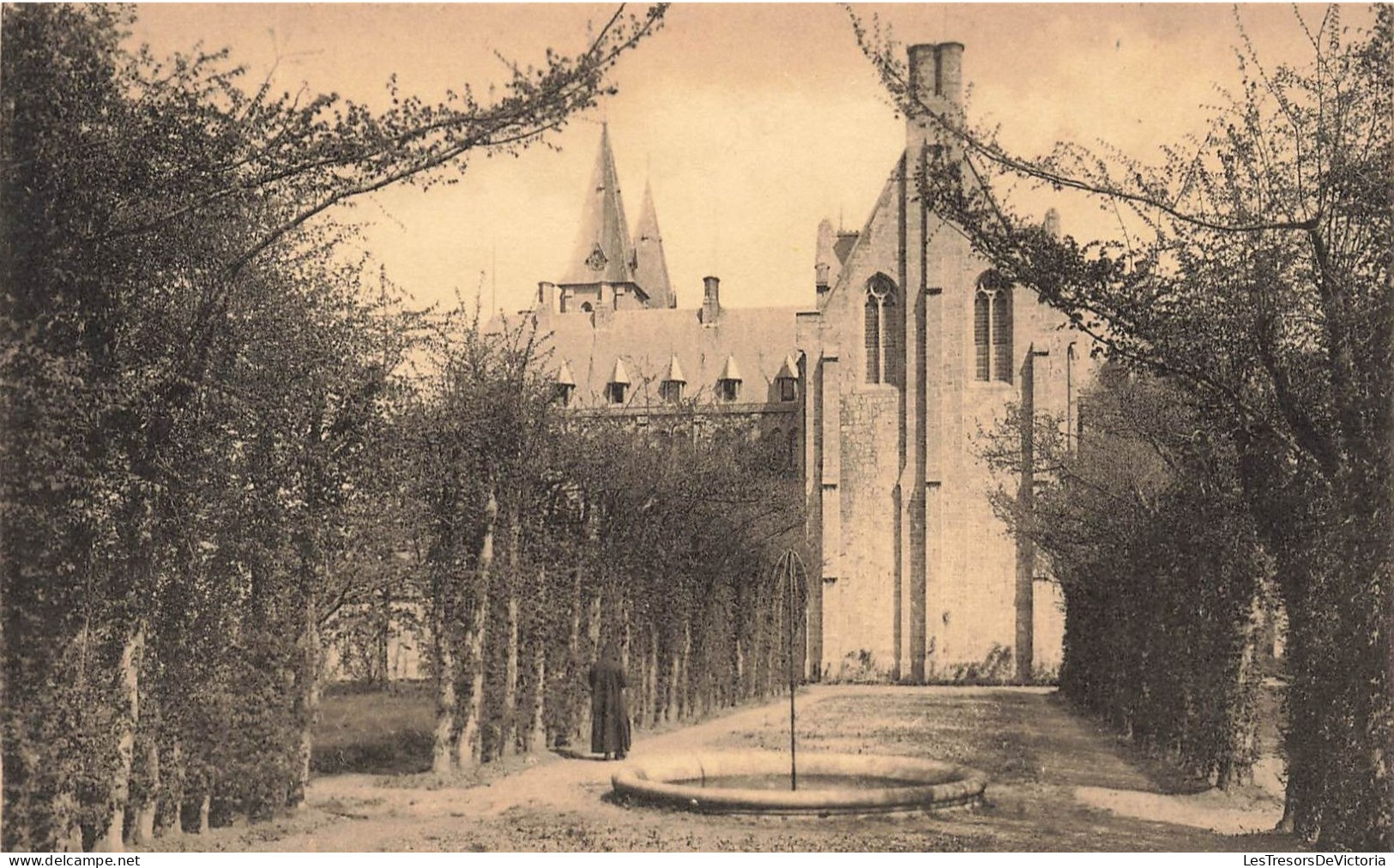 BELGIQUE - Maredsous - Abbaye - Une Des Allées Du Jardin - Carte Postale Ancienne - Namur