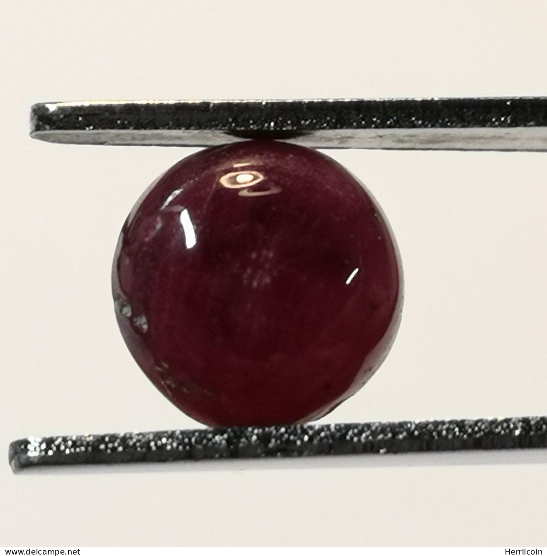 Rubis Traité Chauffe (résidus) 1,39 Carat Du Tanzanie  | 6,3 X 3,4 Mm  | Cabochon Rond - Rubis