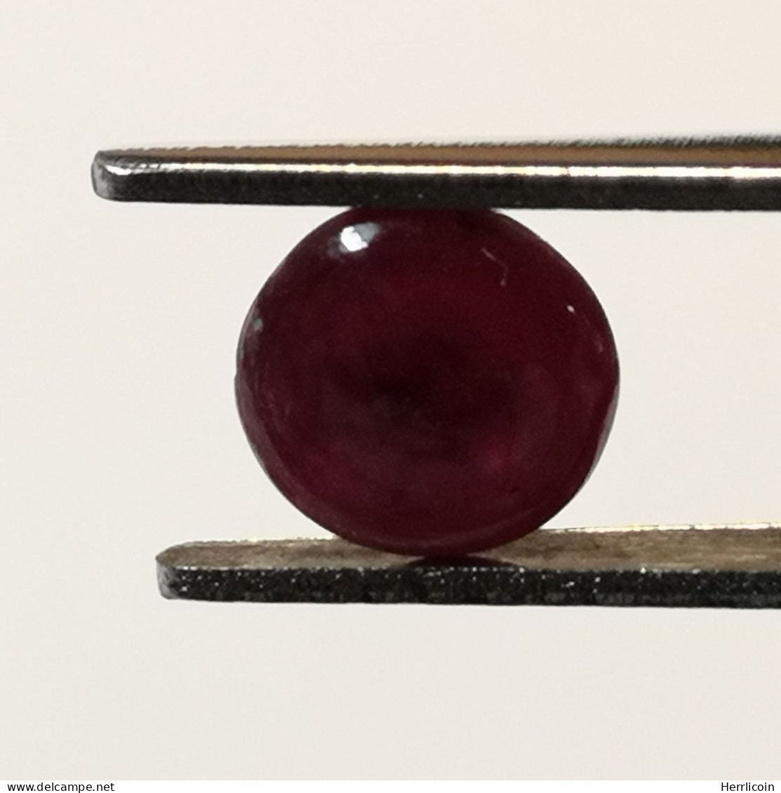 Rubis Traité Chauffe (résidus) 1,39 Carat Du Tanzanie  | 6,3 X 3,4 Mm  | Cabochon Rond - Rubis