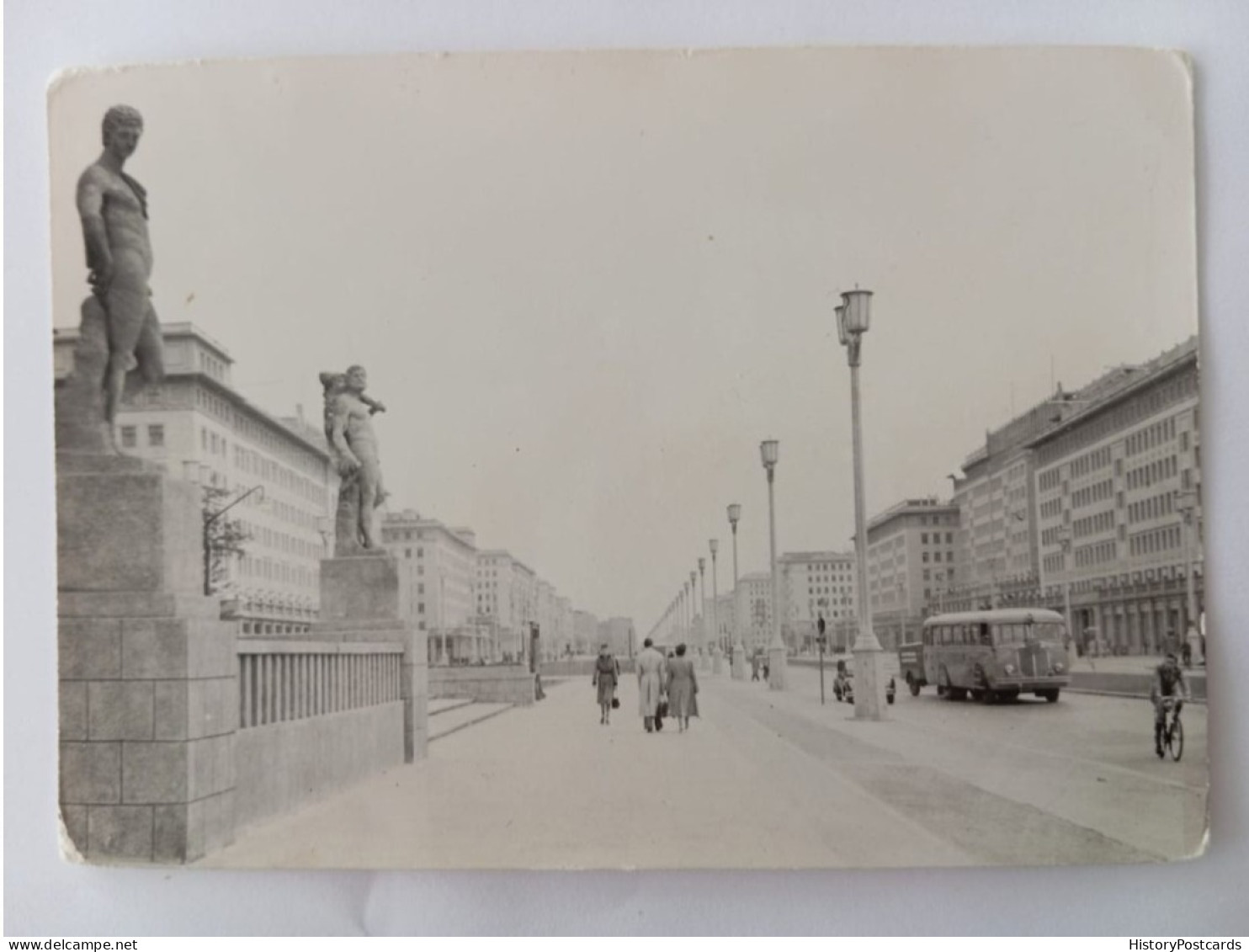 Berlin, Stalinallee, Bus Mit Anhänger, Seltene Foto-AK, 1953 - Mitte