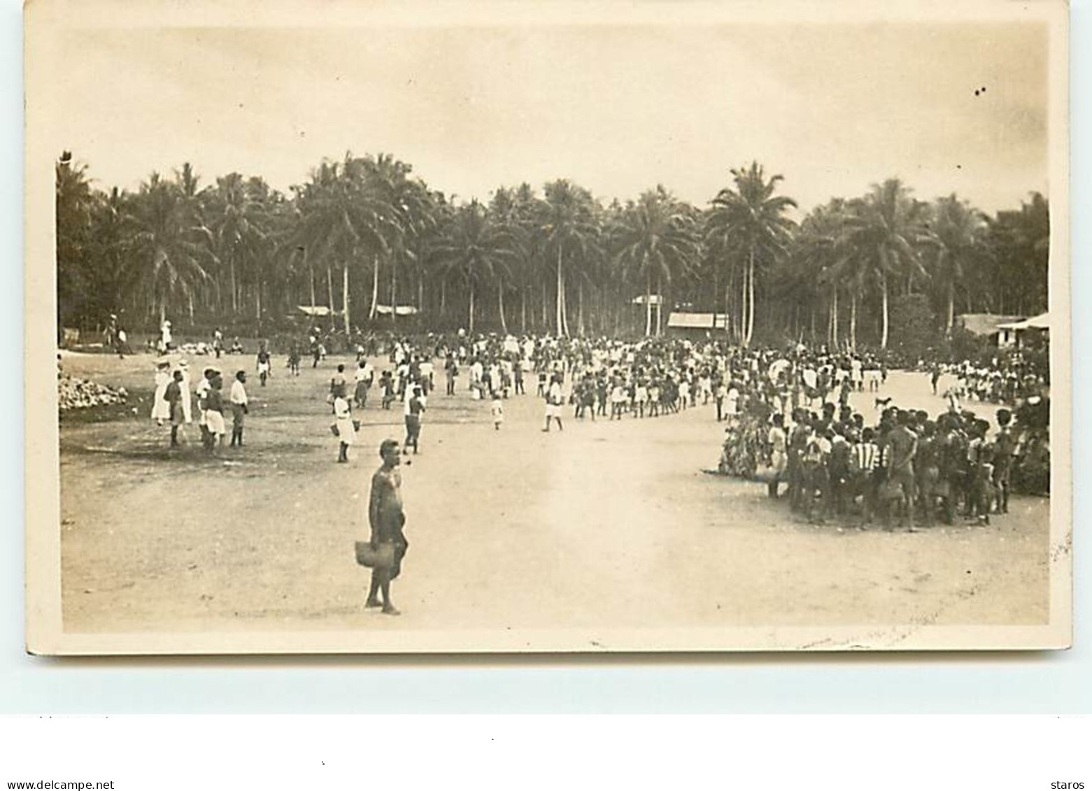 Papouasie - Rabaul - Rassemblement Sur Une Place - Papoea-Nieuw-Guinea