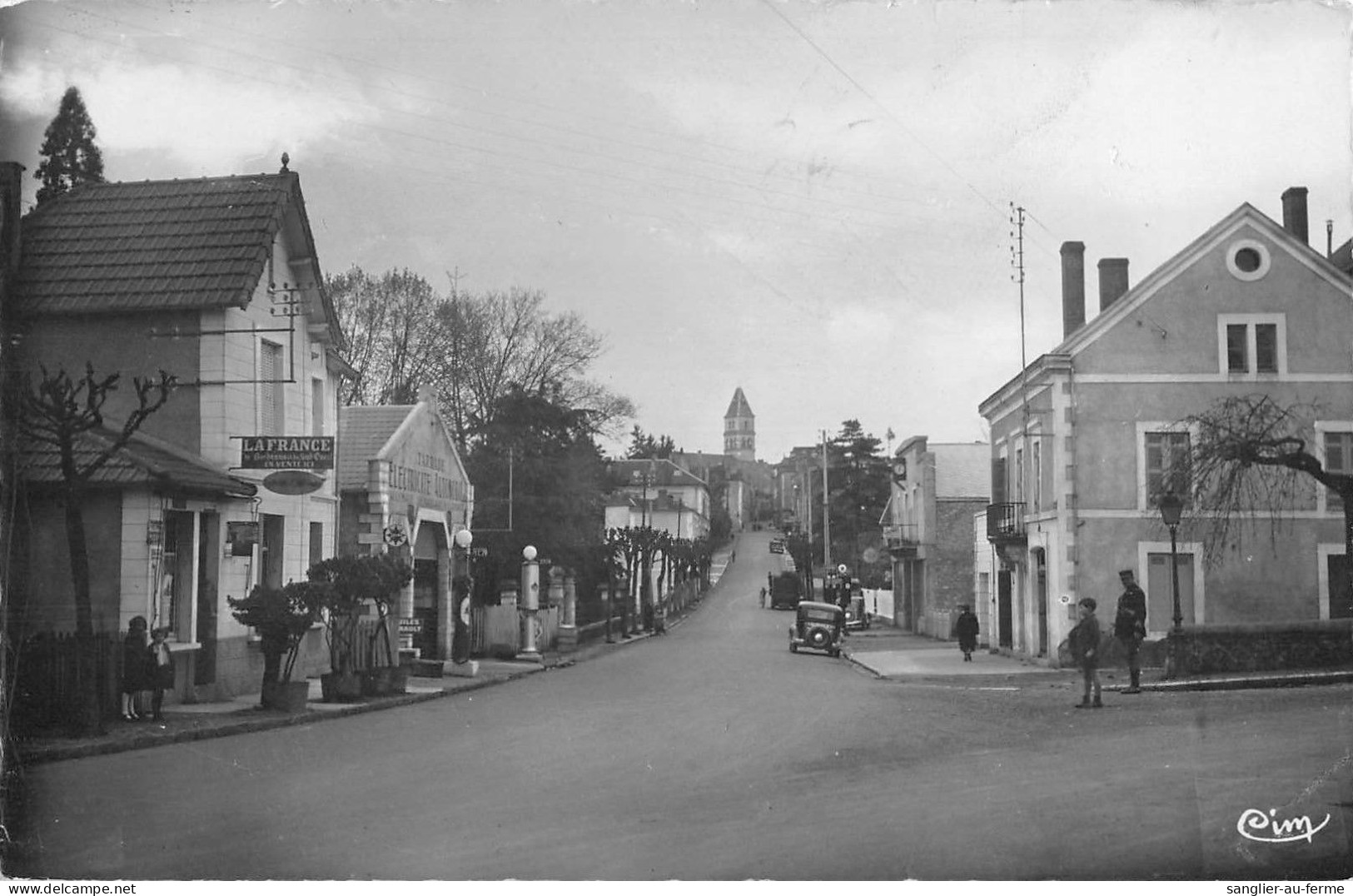 CPA 24 THIVIERS / RUE GENERAL LAMY - Autres & Non Classés