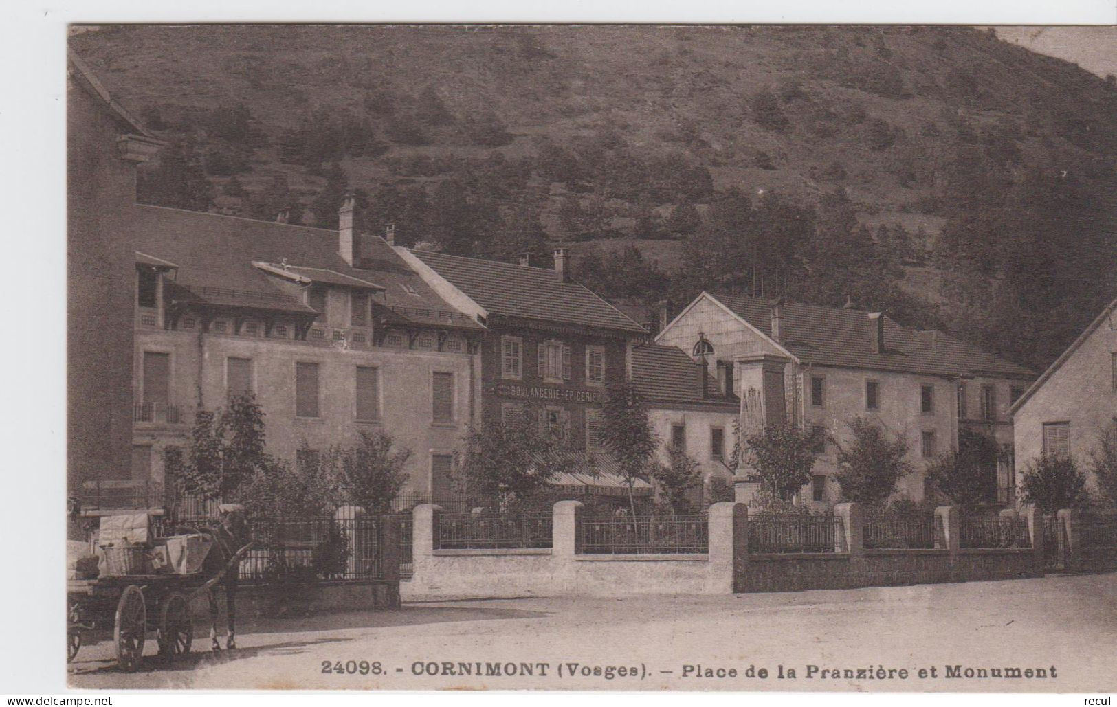 VOSGES - 24098 - CORNIMONT - Place De La Pranzière Et Monument - Cornimont