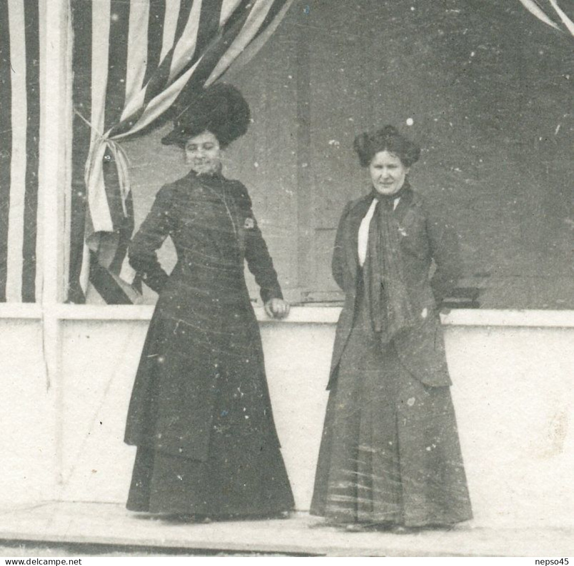 Carte Photo.commerce Coiffeur Manicure,deux Femmes En Robe 1900 - Kermissen