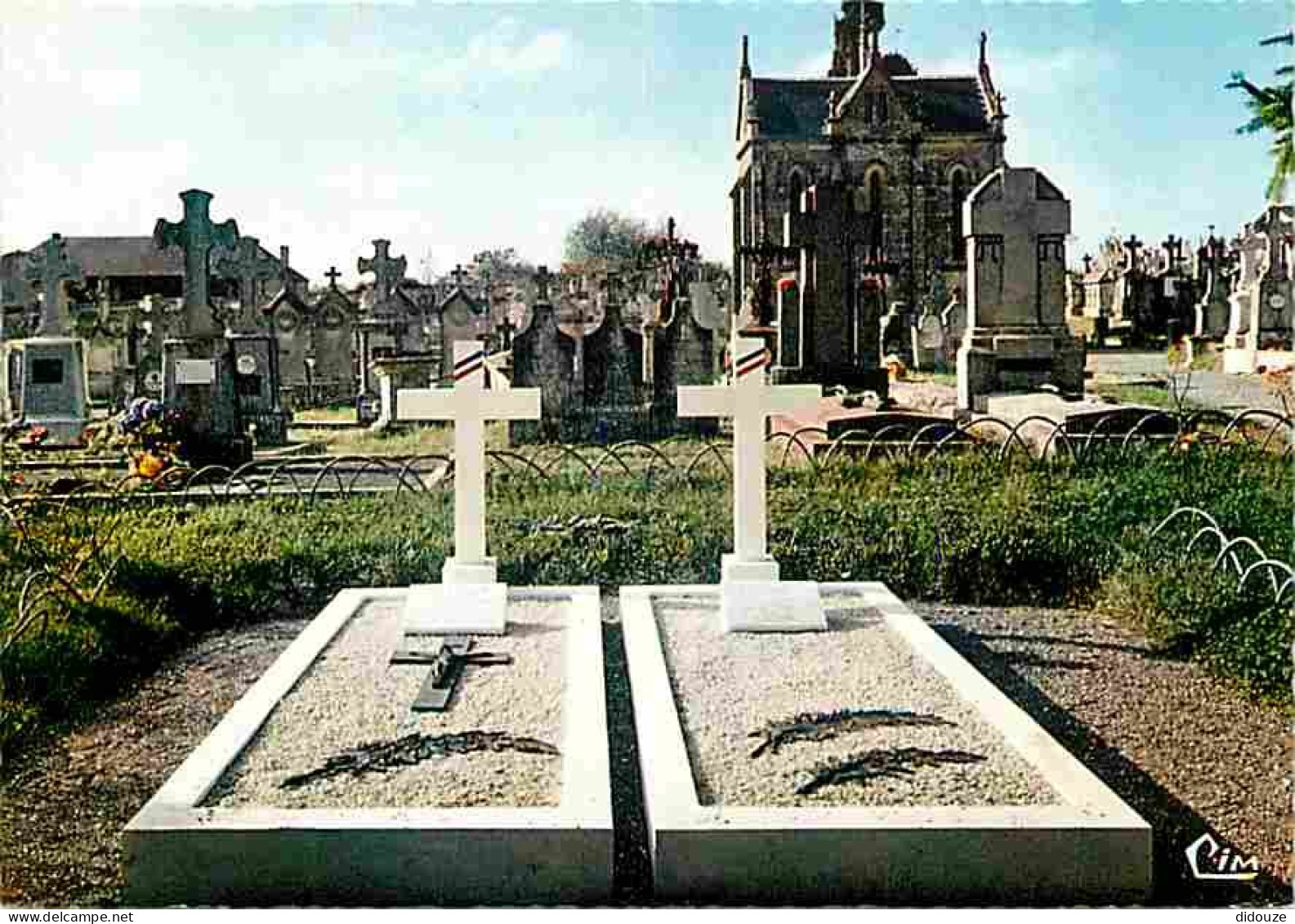 85 - Mouilleron En Pareds - Le Cimetière - Les Tombes Du Maréchal De Lattre De Tassigny Et De Son Fils - CPM - Voir Scan - Mouilleron En Pareds