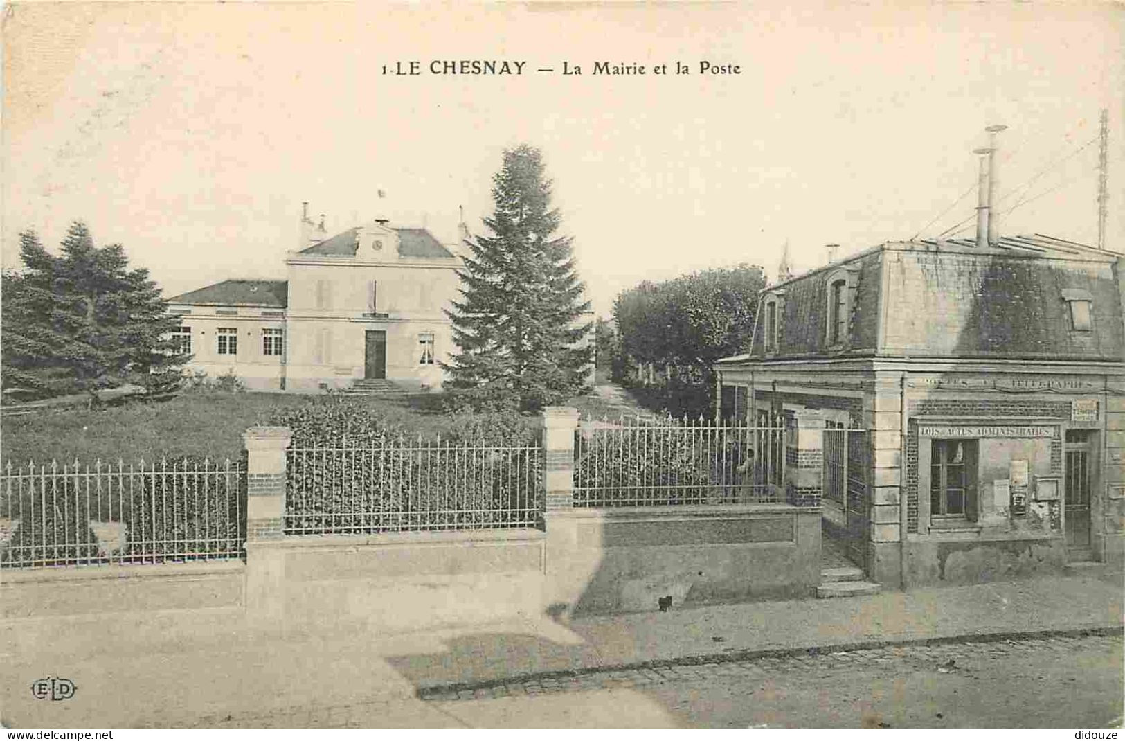 78 - Le Chesnay - La Mairie Et La Poste - CPA - Voir Scans Recto-Verso - Le Chesnay