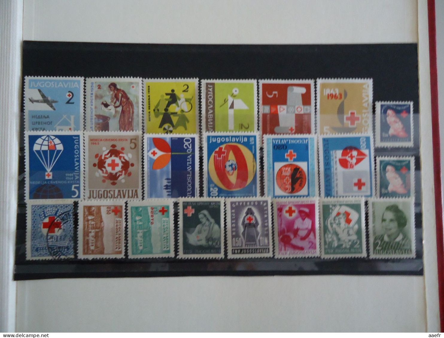 Europe de l' Est - Collection de 1600 timbres différents - 68 MNH - 30 séries complètes - d'Albanie à Yougoslavie