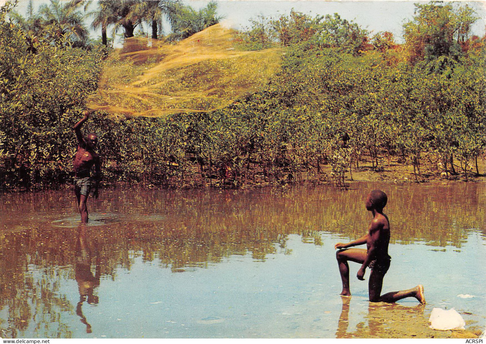 Sierra  Leone  Fisherman Casting His Fisching Net In Shallow Waters PECHEUR (scan Recto-verso) OO 0936 - Sierra Leone